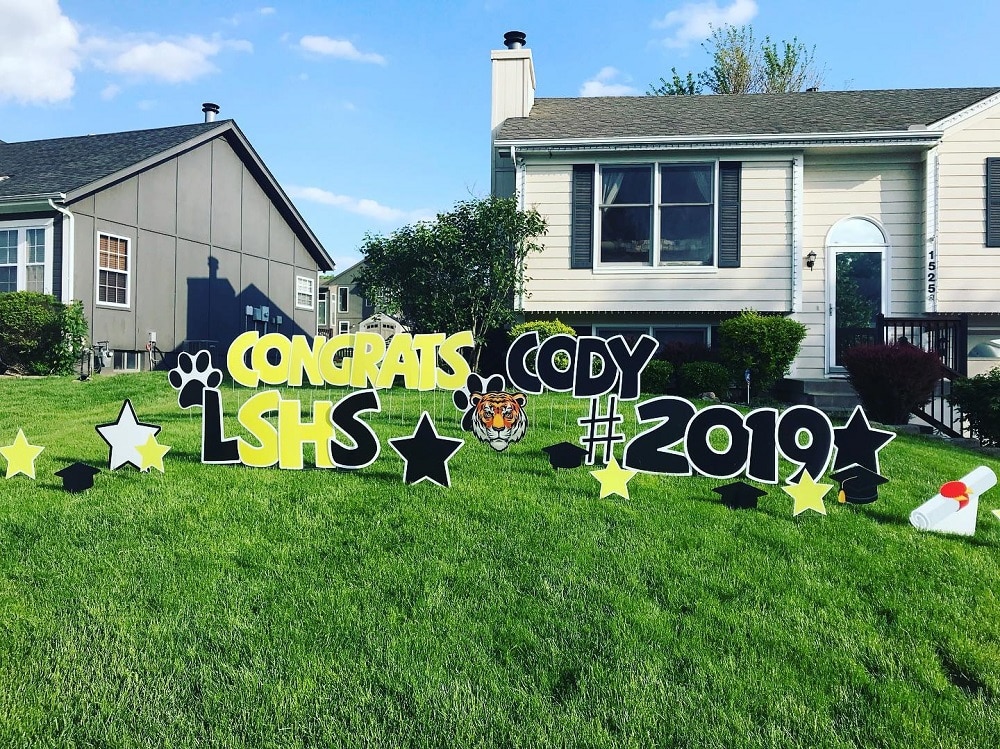 graduation lawn signs near me